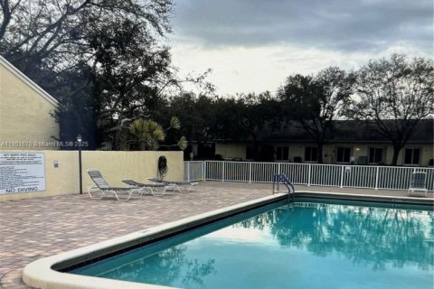 House in Dania Beach, Florida 3 bedrooms, 124.4 sq.m. № 1954223 - photo 13