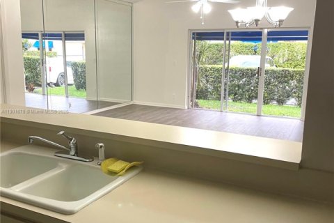 House in Dania Beach, Florida 3 bedrooms, 124.4 sq.m. № 1954223 - photo 7