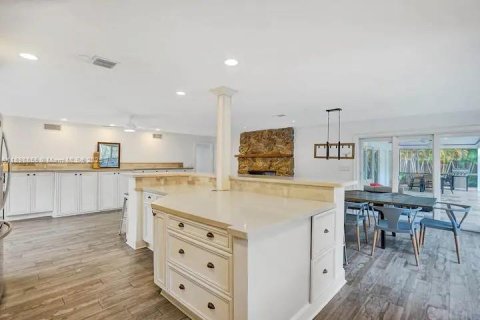 Снять в аренду виллу или дом в Форт-Лодердейл, Флорида 5 спален, 258.08м2, № 1950654 - фото 6