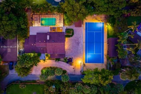 Снять в аренду виллу или дом в Форт-Лодердейл, Флорида 5 спален, 258.08м2, № 1950654 - фото 3