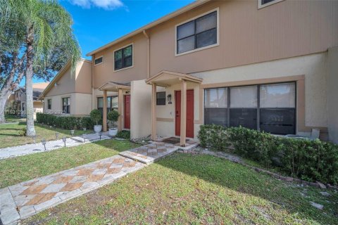 Купить кондоминиум в Помпано-Бич, Флорида 3 спальни, 132.66м2, № 1989800 - фото 2