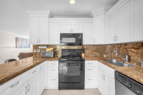 Купить кондоминиум в Помпано-Бич, Флорида 3 спальни, 132.66м2, № 1989800 - фото 21