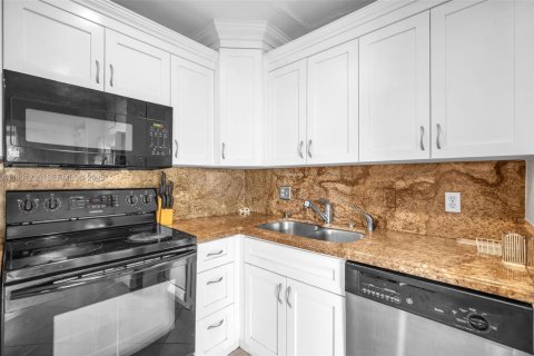 Купить кондоминиум в Помпано-Бич, Флорида 3 спальни, 132.66м2, № 1989800 - фото 22