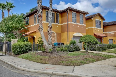 Touwnhouse à louer à Orlando, Floride: 3 chambres, 154.12 m2 № 2389252 - photo 2