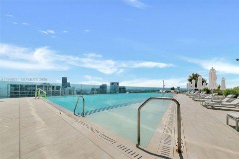 Condo in Miami, Florida, 1 bedroom  № 2053101 - photo 6