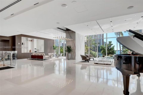 Condo in Miami, Florida, 1 bedroom  № 2053101 - photo 3