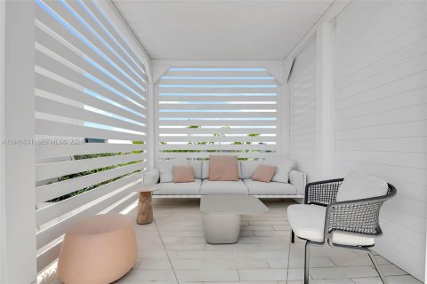 Condo in Miami, Florida, 1 bedroom  № 2053101 - photo 7