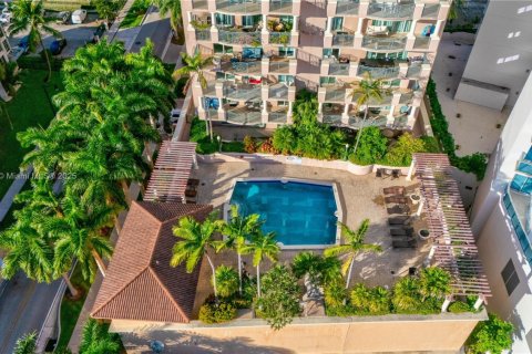 Condo in Sunny Isles Beach, Florida, 3 bedrooms  № 1973609 - photo 10
