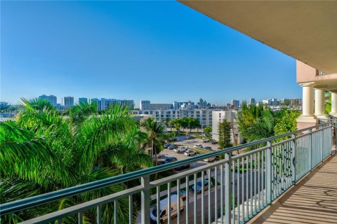 Condo in Sunny Isles Beach, Florida, 3 bedrooms  № 1973609 - photo 13
