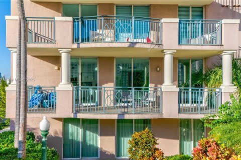 Condo in Sunny Isles Beach, Florida, 3 bedrooms  № 1973609 - photo 18