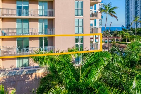 Condo in Sunny Isles Beach, Florida, 3 bedrooms  № 1973609 - photo 11