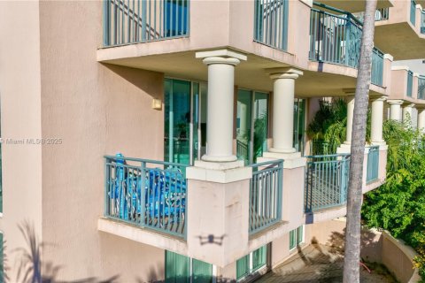 Condo in Sunny Isles Beach, Florida, 3 bedrooms  № 1973609 - photo 20