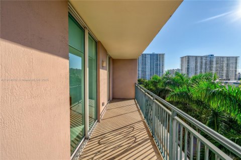 Condo in Sunny Isles Beach, Florida, 3 bedrooms  № 1973609 - photo 15