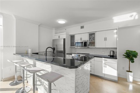 Condo in Sunny Isles Beach, Florida, 3 bedrooms  № 1973609 - photo 30