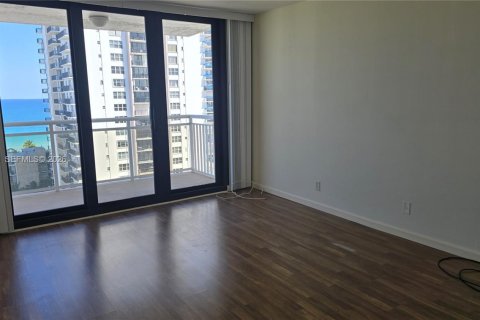 Apartamento en alquiler en Hollywood, Florida, 2 dormitorios, 113.34 m2 № 2057373 - foto 6