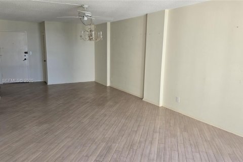 Apartamento en alquiler en Hollywood, Florida, 2 dormitorios, 113.34 m2 № 2057373 - foto 3