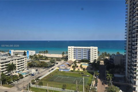 Apartamento en Hollywood, Florida 2 dormitorios, 113.34 m2 № 2057373