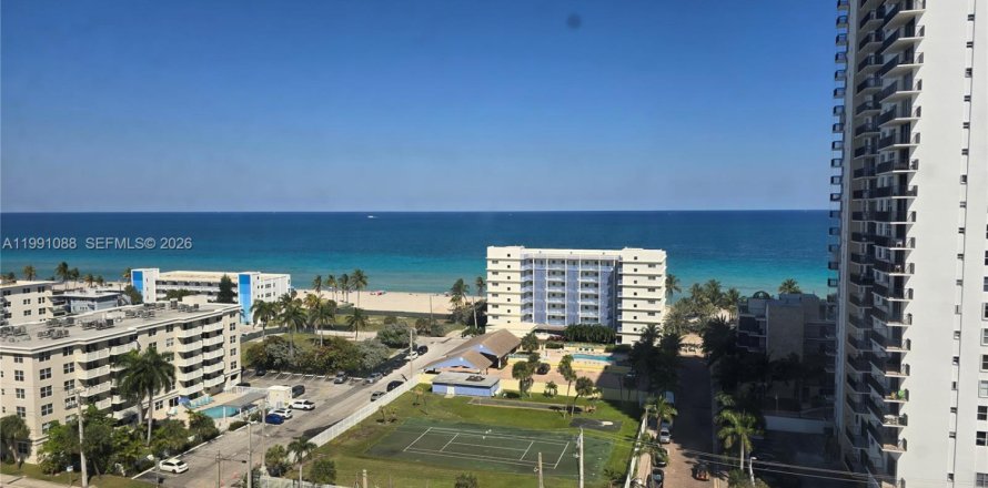 Apartamento en Hollywood, Florida 2 dormitorios, 113.34 m2 № 2057373