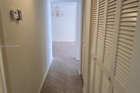 Apartamento en alquiler en Hollywood, Florida, 2 dormitorios, 113.34 m2 № 2057373 - foto 8