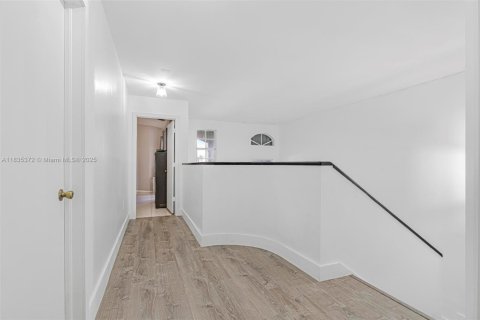 Townhouse in Miami, Florida 3 bedrooms, 146.6 sq.m. № 1820104 - photo 15