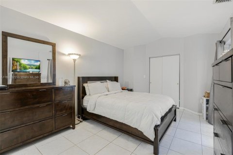 Townhouse in Miami, Florida 3 bedrooms, 146.6 sq.m. № 1820104 - photo 16