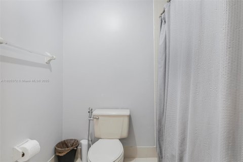 Townhouse in Miami, Florida 3 bedrooms, 146.6 sq.m. № 1820104 - photo 19