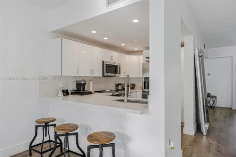 Townhouse in Miami, Florida 3 bedrooms, 146.6 sq.m. № 1820104 - photo 11