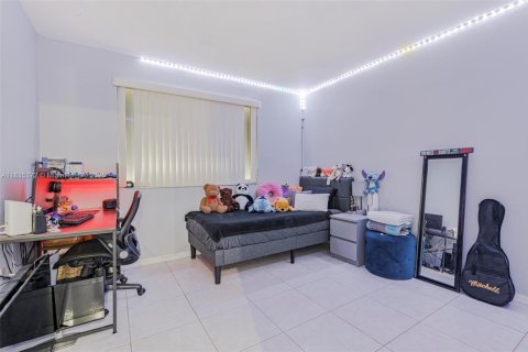 Townhouse in Miami, Florida 3 bedrooms, 146.6 sq.m. № 1820104 - photo 22