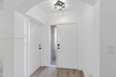 Townhouse in Miami, Florida 3 bedrooms, 146.6 sq.m. № 1820104 - photo 7