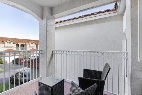 Townhouse in Miami, Florida 3 bedrooms, 146.6 sq.m. № 1820104 - photo 20