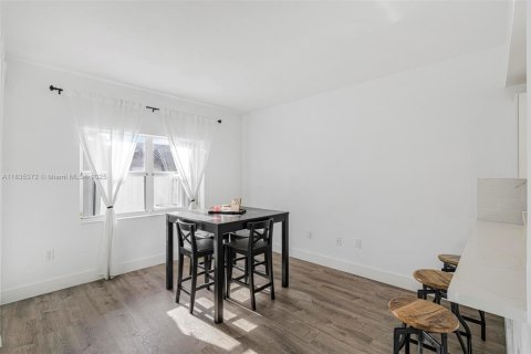 Townhouse in Miami, Florida 3 bedrooms, 146.6 sq.m. № 1820104 - photo 13