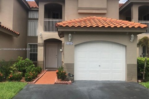 Townhouse in Miami, Florida 3 bedrooms, 146.6 sq.m. № 1820104 - photo 1