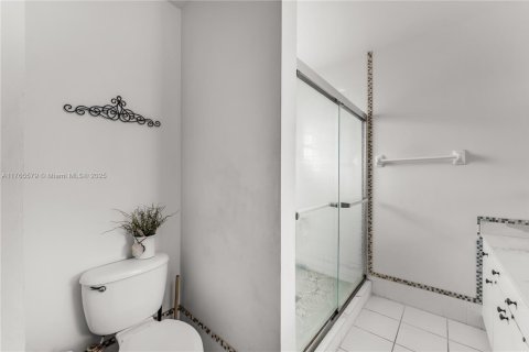 Adosado en venta en Miami, Florida, 3 dormitorios, 168.06 m2 № 1742082 - foto 18