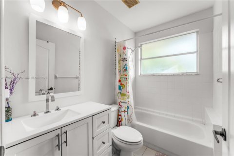 Adosado en venta en Miami, Florida, 3 dormitorios, 168.06 m2 № 1742082 - foto 15