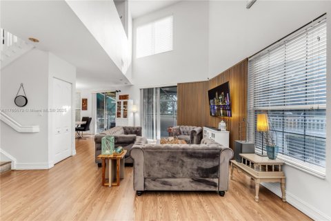Adosado en venta en Miami, Florida, 3 dormitorios, 168.06 m2 № 1742082 - foto 2