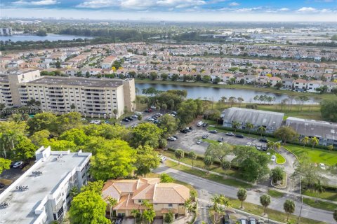 Adosado en venta en Miami, Florida, 3 dormitorios, 168.06 m2 № 1742082 - foto 23