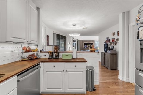 Adosado en venta en Miami, Florida, 3 dormitorios, 168.06 m2 № 1742082 - foto 10