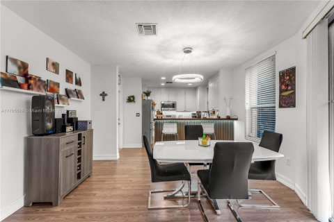 Adosado en venta en Miami, Florida, 3 dormitorios, 168.06 m2 № 1742082 - foto 3