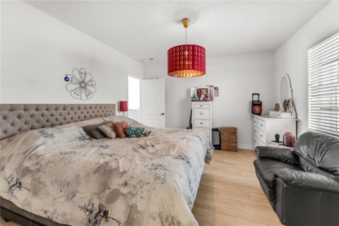Adosado en venta en Miami, Florida, 3 dormitorios, 168.06 m2 № 1742082 - foto 13