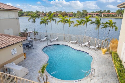 Adosado en venta en Miami, Florida, 3 dormitorios, 168.06 m2 № 1742082 - foto 29