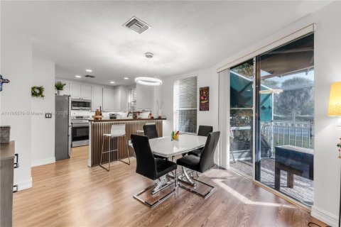 Adosado en venta en Miami, Florida, 3 dormitorios, 168.06 m2 № 1742082 - foto 6