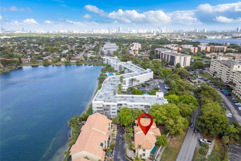 Adosado en venta en Miami, Florida, 3 dormitorios, 168.06 m2 № 1742082 - foto 27