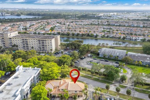 Adosado en venta en Miami, Florida, 3 dormitorios, 168.06 m2 № 1742082 - foto 24