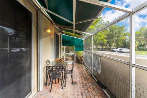Adosado en venta en Miami, Florida, 3 dormitorios, 168.06 m2 № 1742082 - foto 19