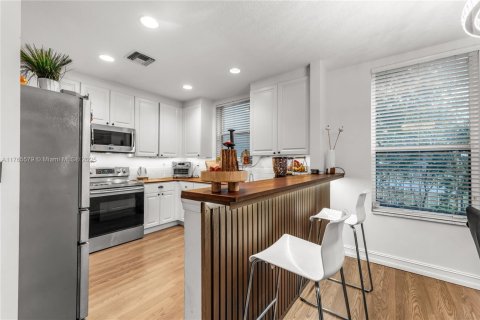 Adosado en venta en Miami, Florida, 3 dormitorios, 168.06 m2 № 1742082 - foto 4