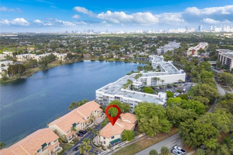 Adosado en venta en Miami, Florida, 3 dormitorios, 168.06 m2 № 1742082 - foto 26