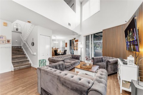 Adosado en venta en Miami, Florida, 3 dormitorios, 168.06 m2 № 1742082 - foto 7