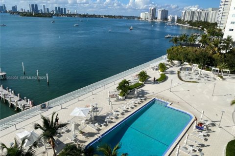 Condo in Miami Beach, Florida, 1 bedroom  № 1995246 - photo 2