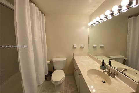 Condo in Miami Beach, Florida, 1 bedroom  № 1995246 - photo 10
