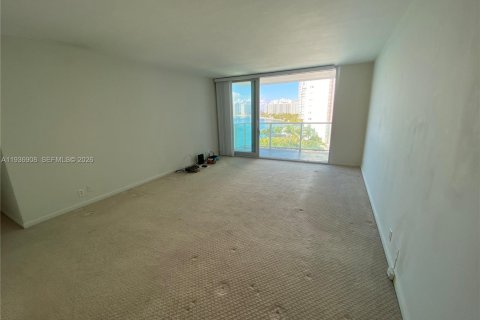 Condo in Miami Beach, Florida, 1 bedroom  № 1995246 - photo 11